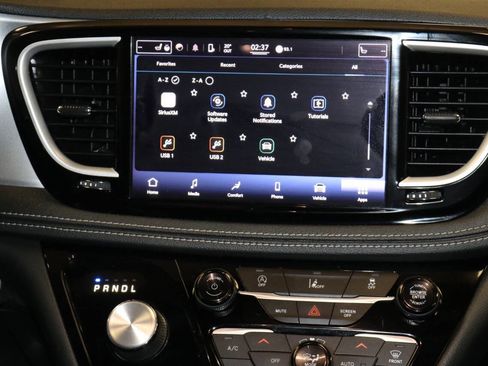 Used 2022 Chrysler Pacifica Touring-L w/ S Appearance Package FWD image 43