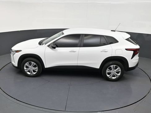 Used 2024 Chevrolet Trax LS FWD image 13