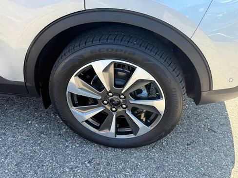 Certified 2023 Ford Escape Platinum w/ Premium Technology Package AWD/4WD image 6