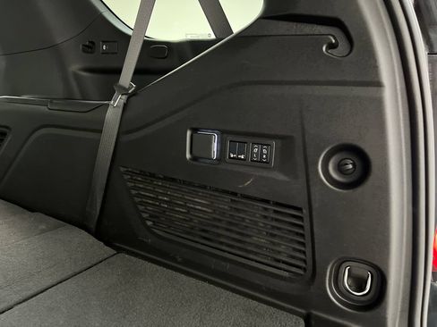 Used 2025 GMC Yukon Denali AWD/4WD image 46