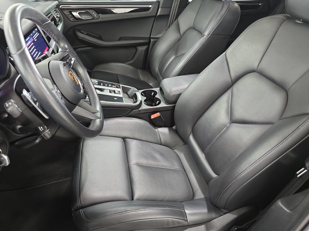 Certified 2023 Porsche Macan AWD/4WD image 5
