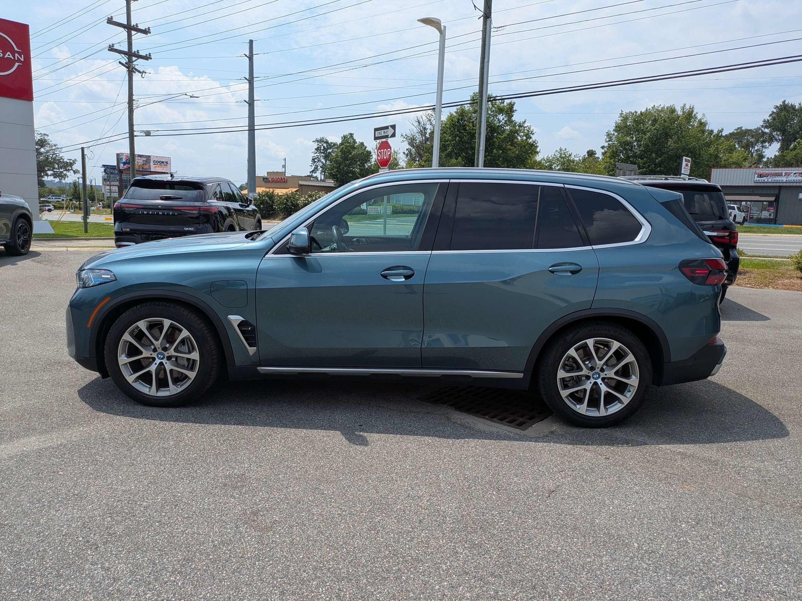 Used 2024 BMW X5 xDrive50e w/ Premium Package AWD/4WD image 7