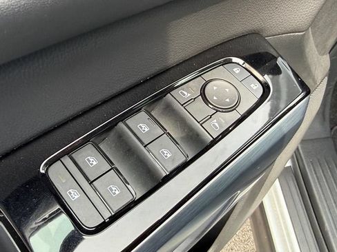Used 2025 Nissan Pathfinder SL AWD/4WD image 22
