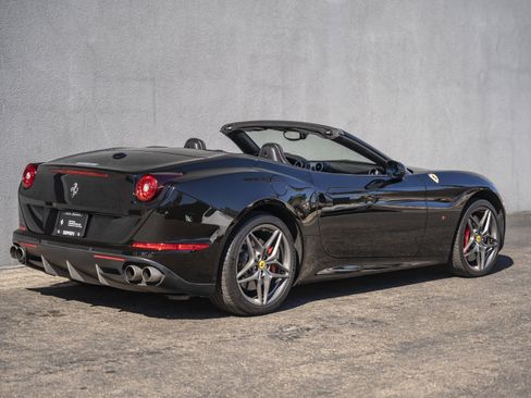Used 2015 Ferrari California T image 6