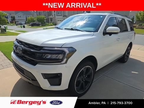 Used 2023 Ford Expedition Limited AWD/4WD image 1