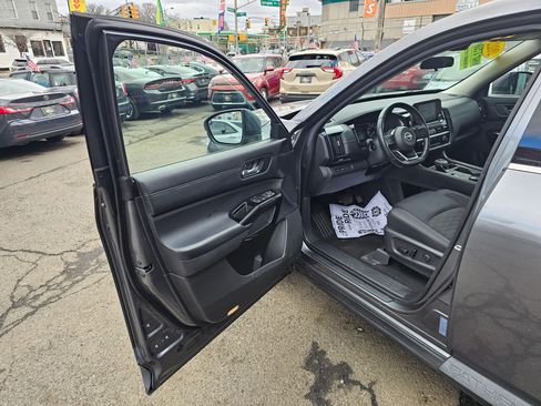 Used 2022 Nissan Pathfinder SV w/ Cargo Package image 7