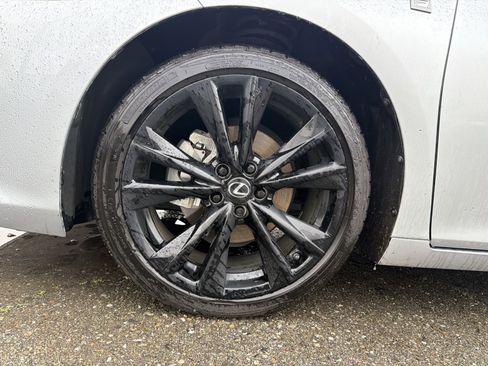 Used 2024 Lexus ES 300h F Sport image 9