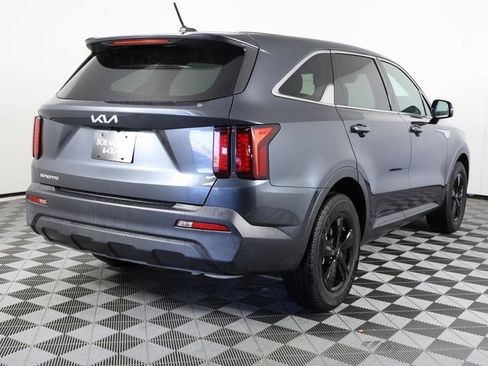 Used 2023 Kia Sorento LX image 5