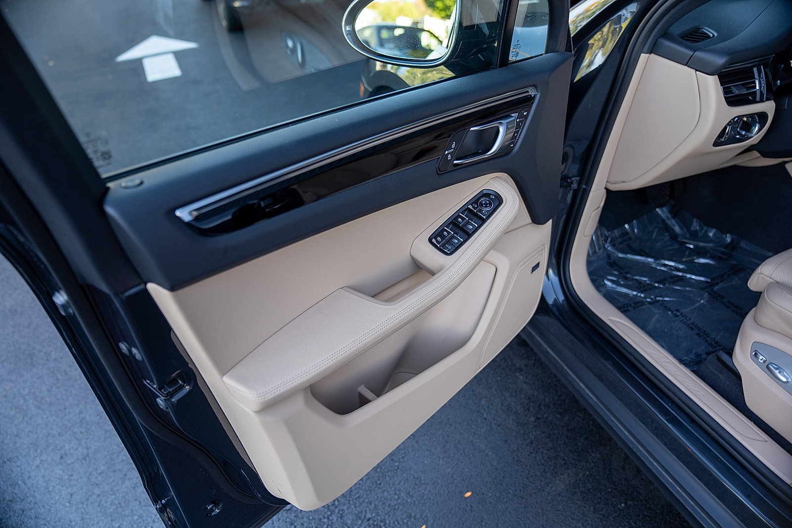 Used 2026 Porsche Macan AWD/4WD image 16