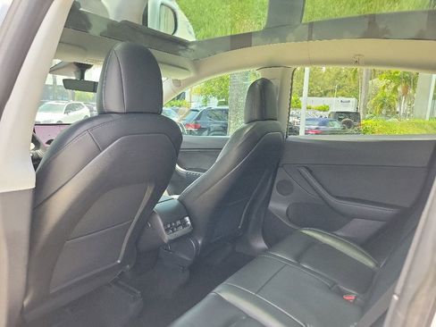 Used 2021 Tesla Model Y 2WD image 7