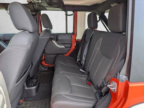 Used 2015 Jeep Wrangler Unlimited Rubicon w/ Connectivity Group AWD/4WD image 16