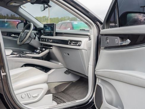 Used 2021 Lincoln Nautilus Reserve w/ Monochromatic Package image 12