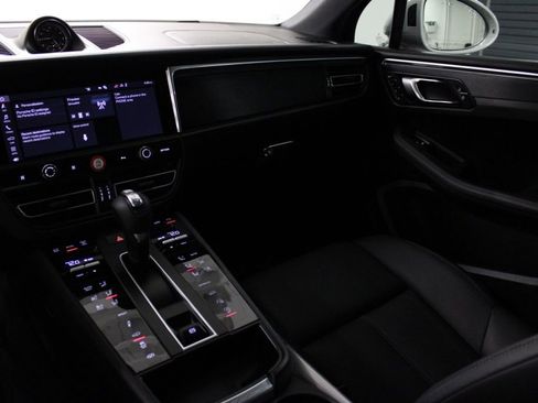 Certified 2025 Porsche Macan GTS image 25