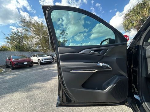 New 2026 Chevrolet Traverse LT w/ Sun and Wheel Package FWD image 28