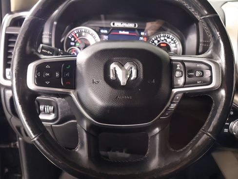 Used 2019 RAM 1500 Laramie AWD/4WD image 3