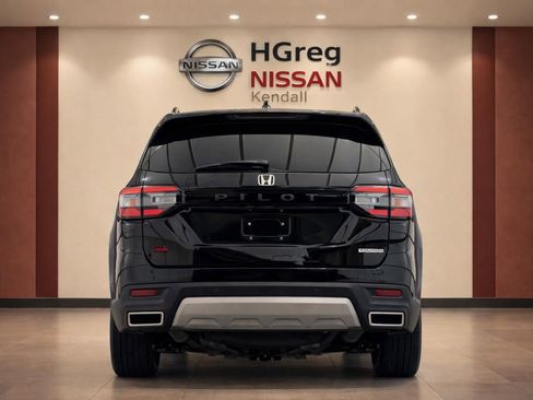 Used 2024 Honda Pilot Touring image 5