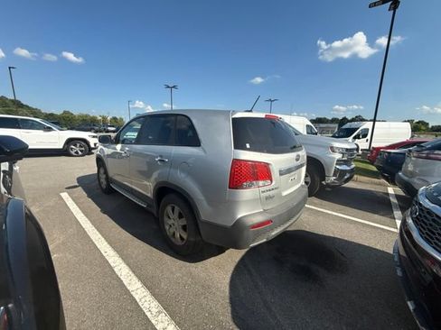 Used 2012 Kia Sorento FWD image 7