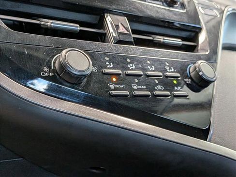 Used 2021 Toyota Camry LE FWD image 10