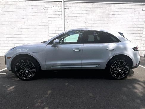 Certified 2024 Porsche Macan AWD/4WD image 2