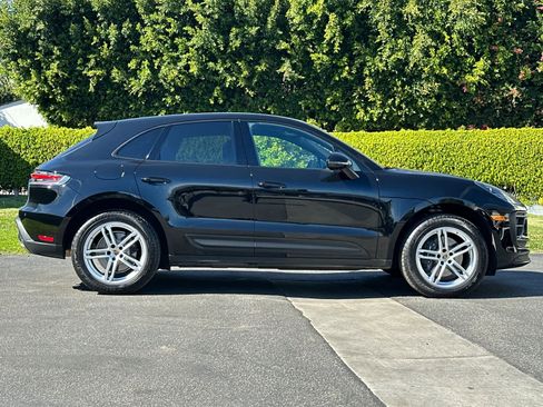 Certified 2025 Porsche Macan AWD/4WD image 9