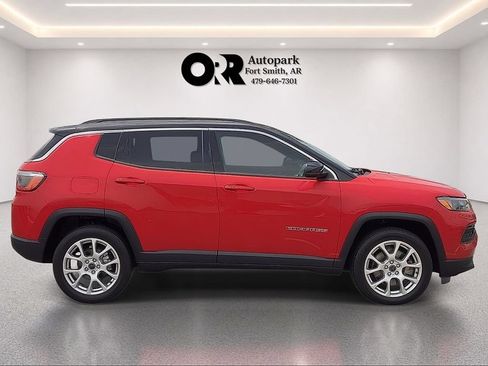 Used 2025 Jeep Compass Limited AWD/4WD image 5
