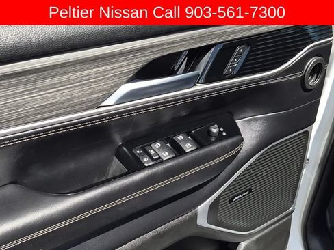 Used 2024 Jeep Wagoneer L Series II RWD image 25