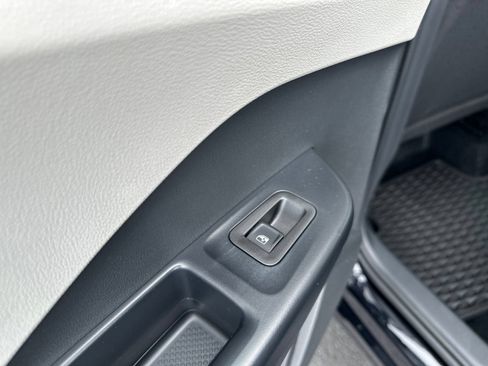 Certified 2025 Volkswagen Taos S AWD/4WD image 24
