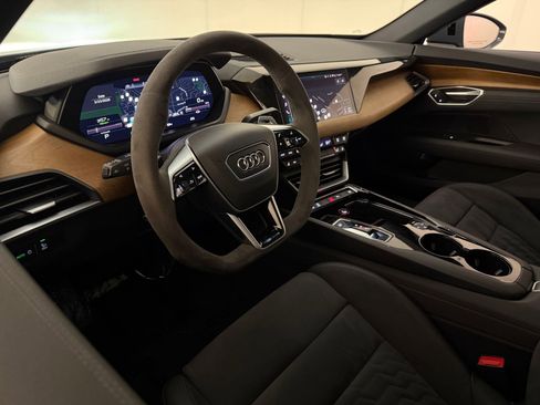 Used 2023 Audi e-tron GT Premium Plus image 26