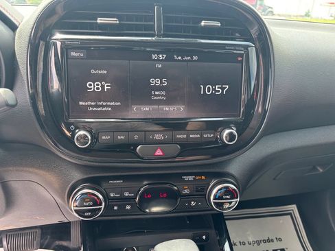 Used 2021 Kia Soul Turbo FWD image 11