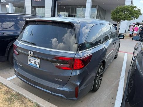 Used 2025 Honda Odyssey Elite image 4
