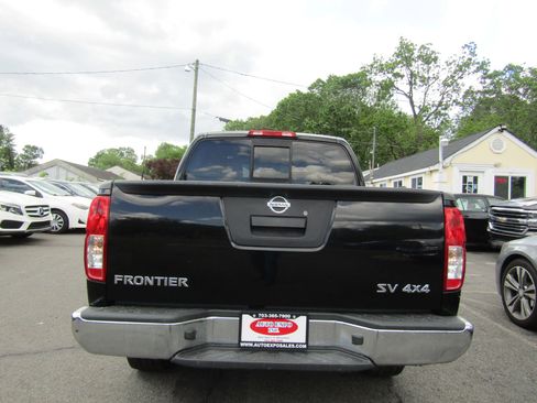 Used 2015 Nissan Frontier SV image 6