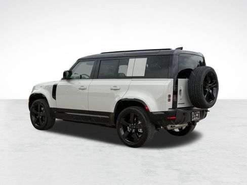 Used 2026 Land Rover Defender 110 X-Dynamic SE AWD/4WD image 3