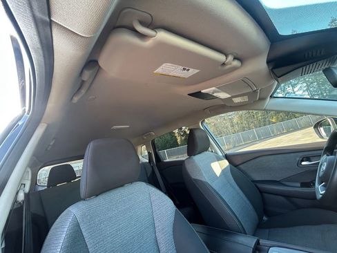 Used 2022 Nissan Rogue SV image 27