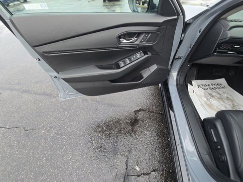 Used 2025 Honda Accord Touring image 13