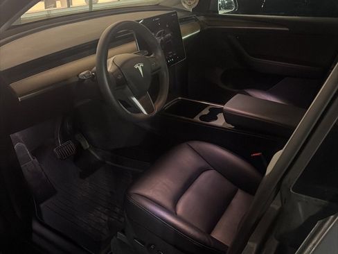 Used 2024 Tesla Model Y Long Range image 2