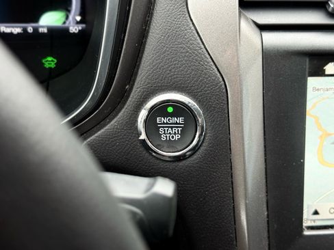 Used 2018 Ford Fusion SE image 27