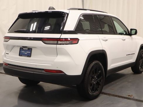 New 2026 Jeep Grand Cherokee Altitude AWD/4WD image 9