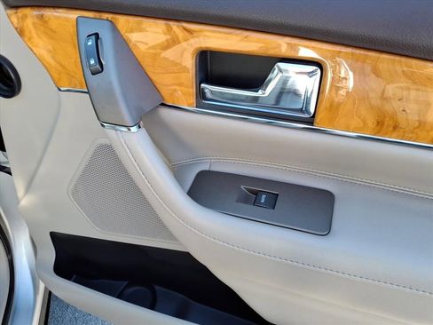 Used 2014 Lincoln MKX FWD w/ Equipment Group 101A image 6