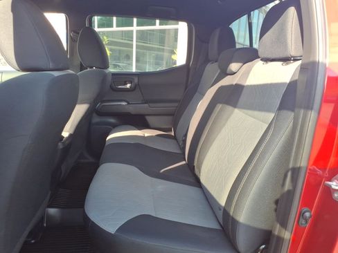 Used 2020 Toyota Tacoma TRD Sport AWD/4WD image 8