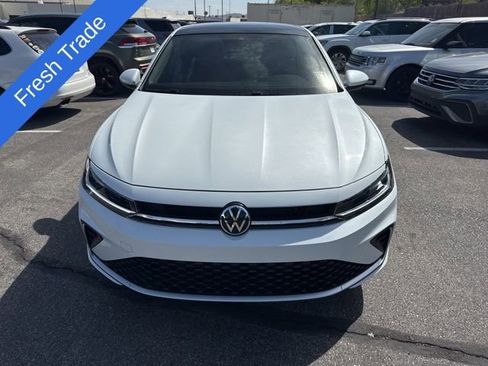 Used 2026 Volkswagen Jetta SE image 3