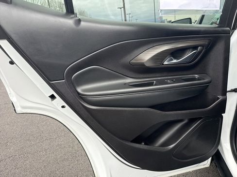 Used 2024 GMC Terrain SLT image 16