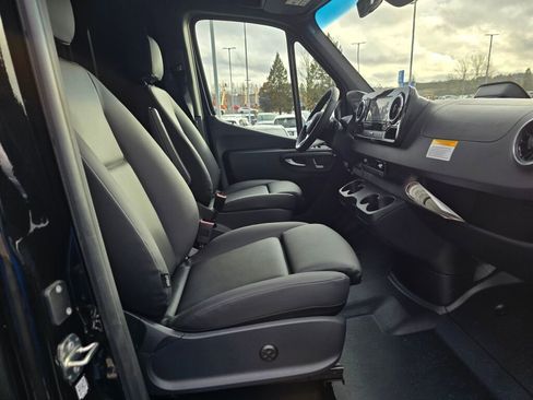 New 2025 Mercedes-Benz Sprinter 2500 image 12
