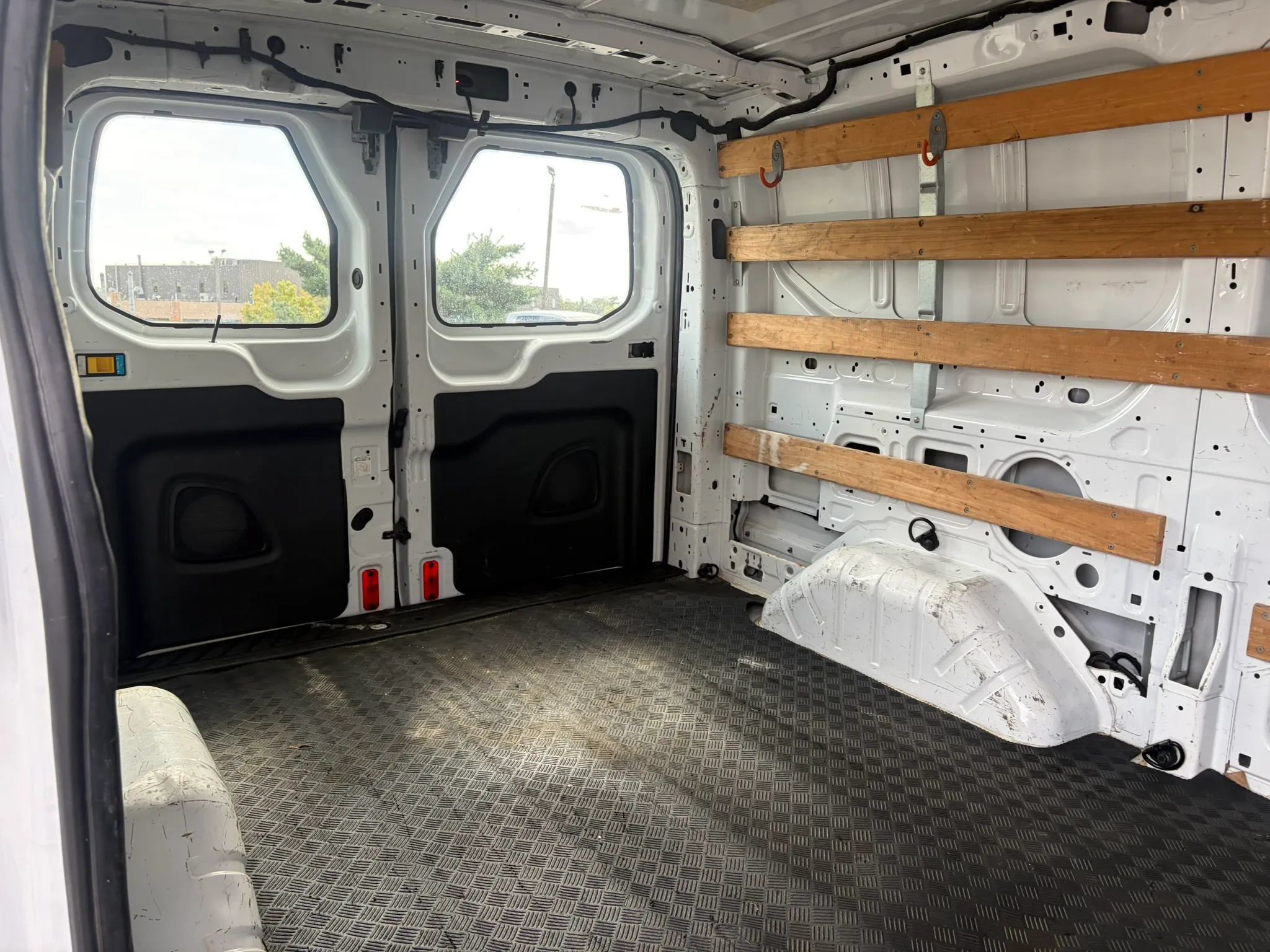 Used 2016 Ford Transit 250 130 Low Roof w/ Exterior Upgrade Package RWD image 23