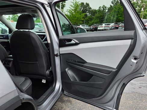 Used 2023 Volkswagen Taos SE w/ Panoramic Sunroof Package FWD image 46