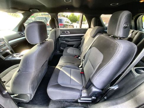 Used 2017 Ford Explorer XLT FWD image 23