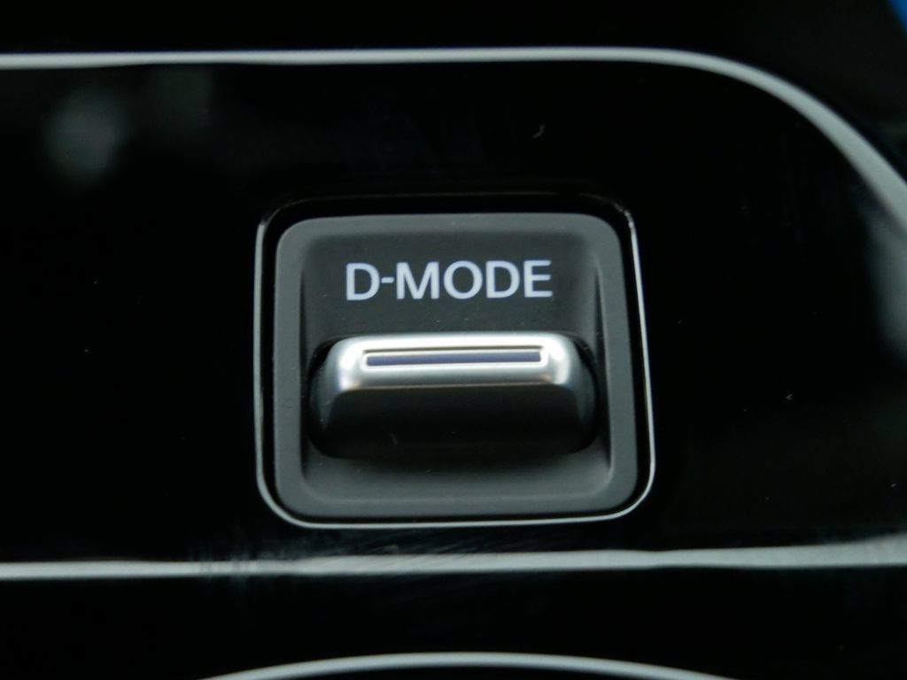 Used 2025 Nissan Murano SL AWD/4WD image 32