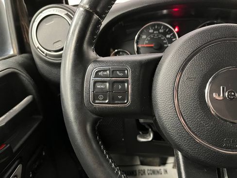 Used 2017 Jeep Wrangler Unlimited Rubicon w/ Connectivity Group AWD/4WD image 26