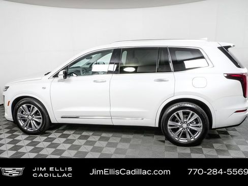 Used 2023 Cadillac XT6 Premium Luxury w/ Technology Package image 2