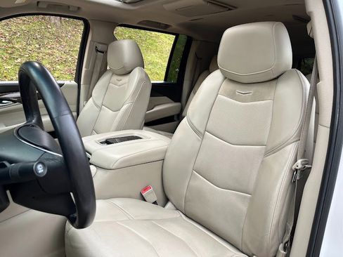 Used 2020 Cadillac Escalade ESV Premium Luxury image 7
