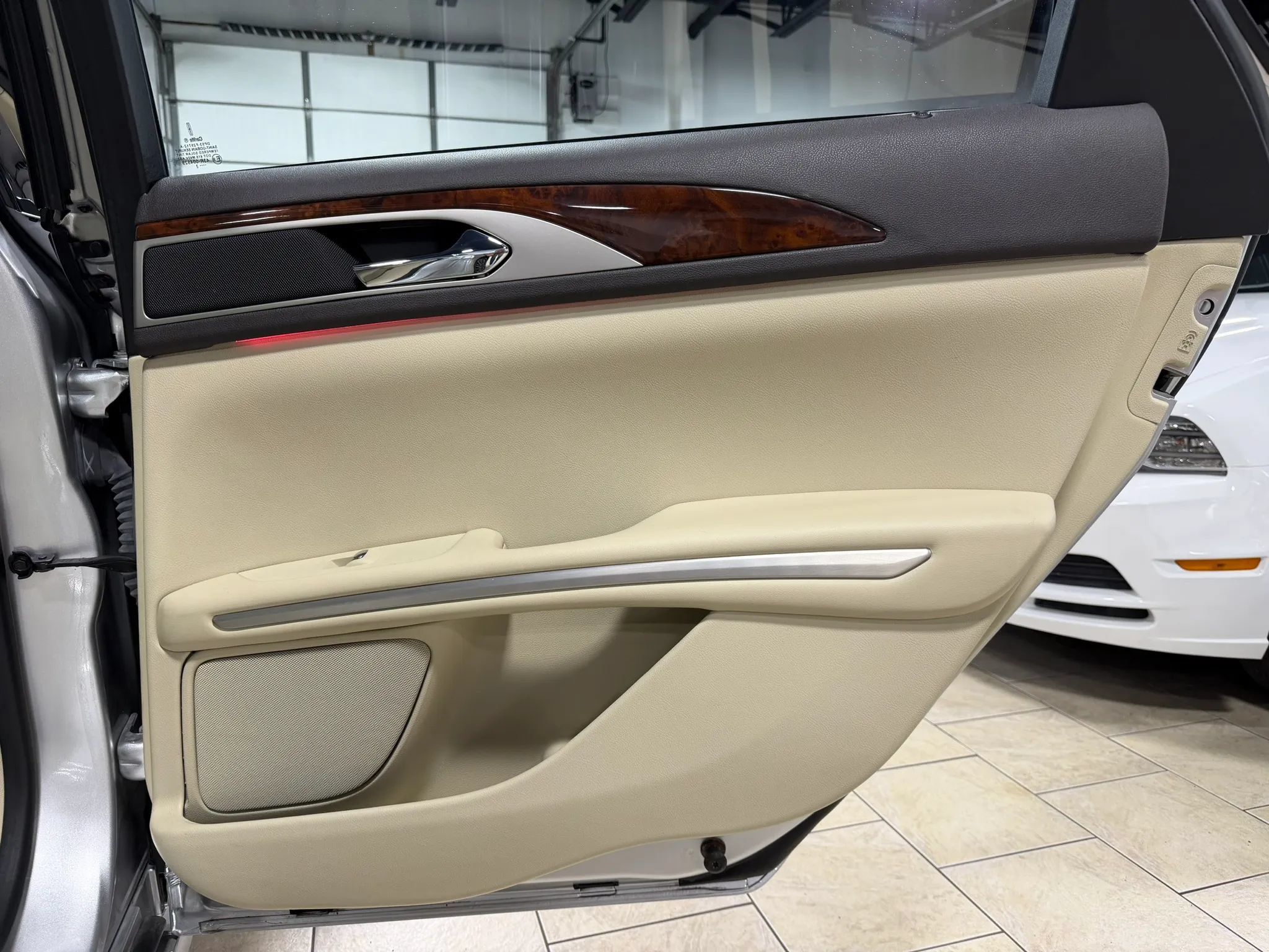 Used 2013 Lincoln MKZ FWD image 32